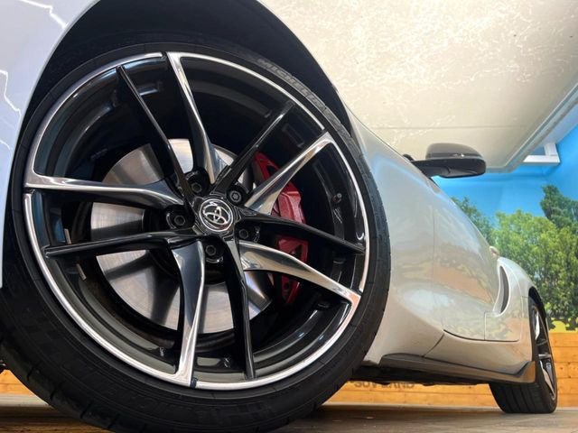 �y����19�C���`�A���~�z�C�[���z�O�ςɃ}�b�`���������A���~�z�C�[���𑕒����Ă���܂��B�e��ЊO�A���~�z�C�[����A�X�^�b�h���X�^�C�����戵�����Ă���܂��B���񂲑��k����������