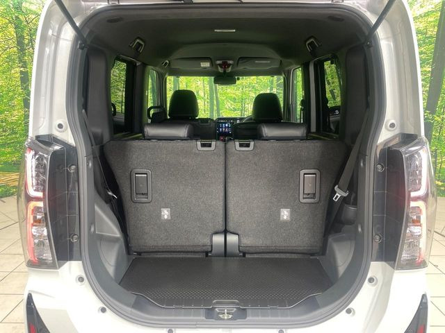 普段のお買い物や通勤、送迎等に十分な荷室スペースを確保しております。セカンドシートを倒すと、大きな荷物の積載も可能です♪