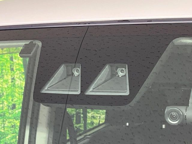 【スマートアシスト】走行中に前方の車両等を認識し、衝突しそうな時は警報とブレーキで衝突回避と被害軽減をアシスト。より安全にドライブをお楽しみいただけます。