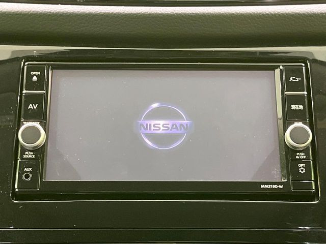【純正ナビ】人気の純正ナビを装備。オーディオ機能も充実しており、Bluetooth接続すればお持ちのスマホやMP3プレイヤーの音楽を再生可能!毎日の運転がさらに楽しくなります!!