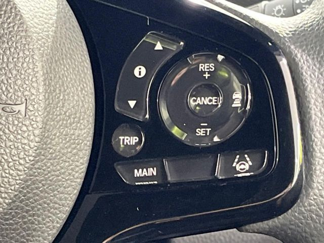 【アダプティブクルーズコントロール】高速道路での長距離走行が楽に!!自動で速度を保つクルーズコントロールが、衝突軽減システムと連携し、前方の車両を感知して車間を保つように速度調節してくれます!!