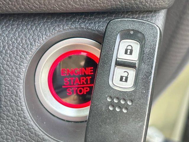�yHonda�X�}�[�g�L�[�z�J�o����|�P�b�g�ɓ��ꂽ�܂܂ł��h�A�̎{���E�������\�ȃX�}�[�g�L�[�𑕔��B�G���W���̃I���E�I�t�����J�M�����o���K�v����������Ƃ��Ă��֗��ł���