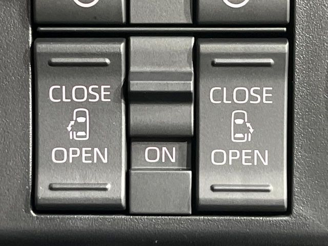【両側パワースライドドア】スマートキーや運転席のスイッチで後席両側スライドドアの開閉が可能♪電動だから力を入れてドアを開ける必要が無く、小さなお子様でも簡単に開け閉めでき快適です♪