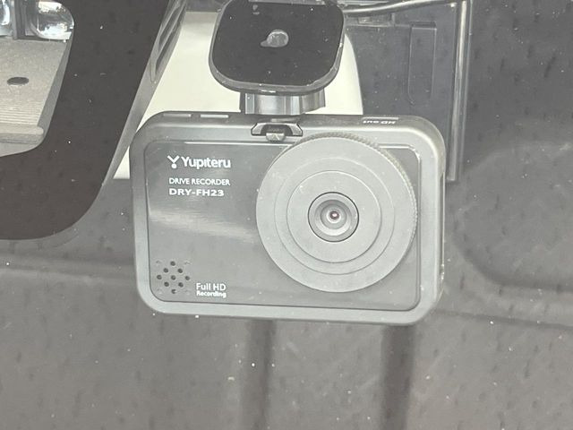 【ドライブレコーダー】ドライブレコーダー装備!走行中はもちろん、あおり運転や事故に遭遇した際、映像で記録し、万一のリスクに備えます。※記録用SDカードはお客様ご自身でご準備いただく必要があります。