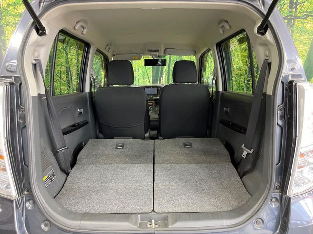 普段のお買い物や通勤、送迎等に十分な荷室スペースを確保しております。セカンドシートを倒すと、大きな荷物の積載も可能です♪