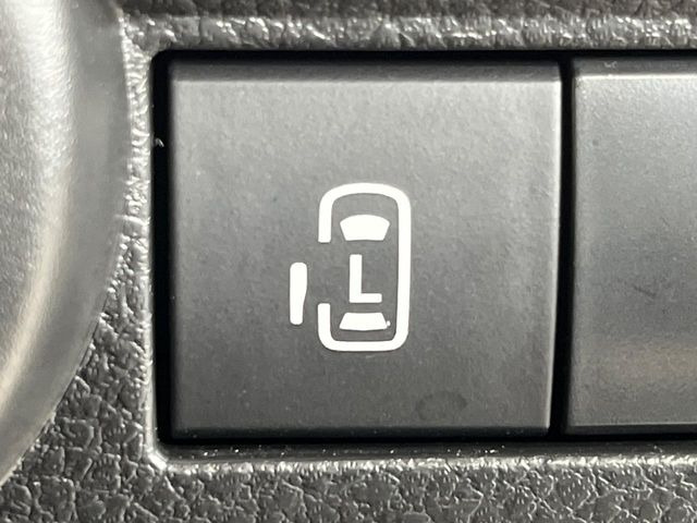 【パワースライドドア】スマートキーや運転席のスイッチでスライドドアの開閉が可能♪電動だから力を入れてドアを開ける必要が無く、小さいお子様でも、重い荷物を持っている時もラクに開け閉めできます♪