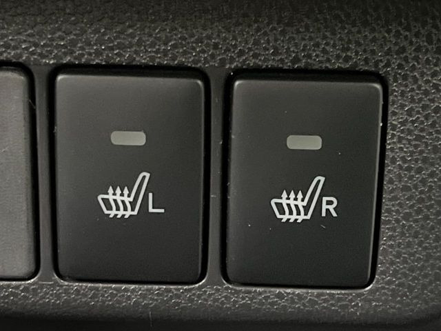 【シートヒーター】寒い日に重宝するシートヒーター!エアコンより早く温まってくれるので寒がりの人も安心ですね♪エアコンの温風は乾燥するから苦手、という方にもをおすすめです。