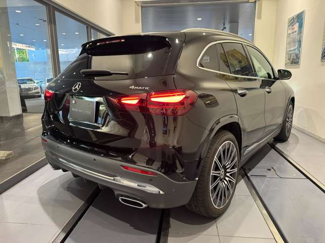 GLAクラスGLA200d 4マチック AMGラインパッケージ 4WD