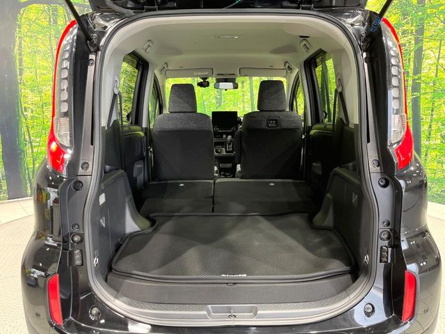 普段のお買い物や通勤、送迎等に十分な荷室スペースを確保しております。セカンドシートを倒すと、大きな荷物の積載も可能です♪