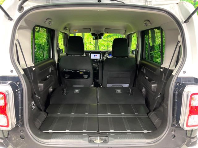 普段のお買い物や通勤、送迎等に十分な荷室スペースを確保しております。セカンドシートを倒すと、大きな荷物の積載も可能です♪