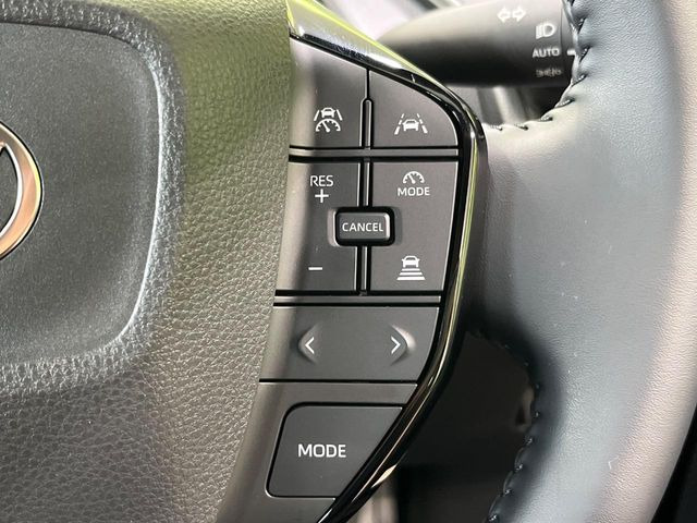 【レーダークルーズコントロール】高速道路での長距離走行が楽に!!自動で速度を保つクルーズコントロールが、衝突軽減システムと連携し、前方の車両を感知して車間を保つように速度調節してくれます!!