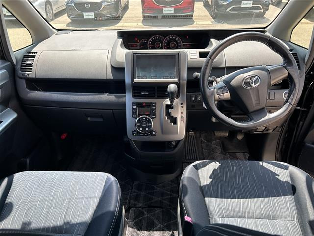 ヴォクシー2.0 ZS 煌II 4WD