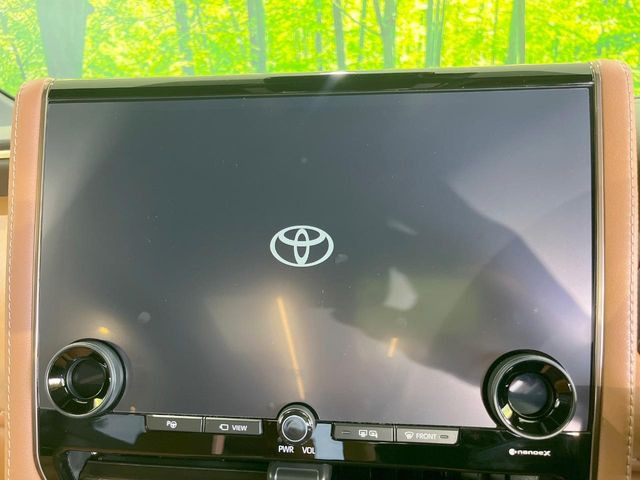 【メーカー純正14インチナビ】インテリアに溶け込むスタイリッシュな「専用設計」メーカーナビを装備♪視認性や操作性など基本性能にも優れ、より上質なカーライフをお楽しみいただけます。
