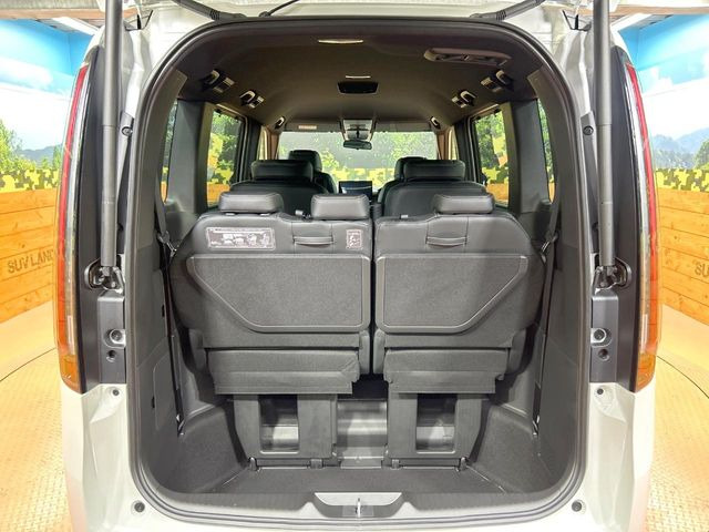 普段のお買い物や通勤、送迎等に十分な荷室スペースを確保しております。セカンドシートを倒すと、大きな荷物の積載も可能です♪