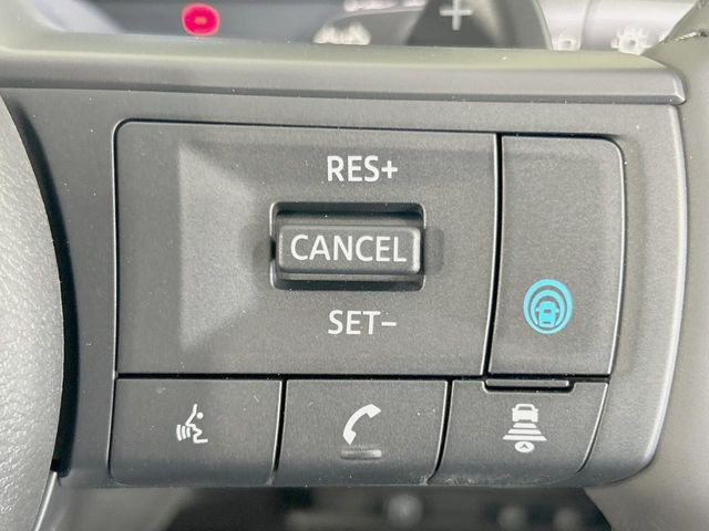 【プロパイロット】高速道路での長距離走行が楽に!!渋滞時と巡回走行のシーンで、アクセル・ブレーキ・ステアリングを自動で制御し、長距離運転の負担を軽減してくれます♪