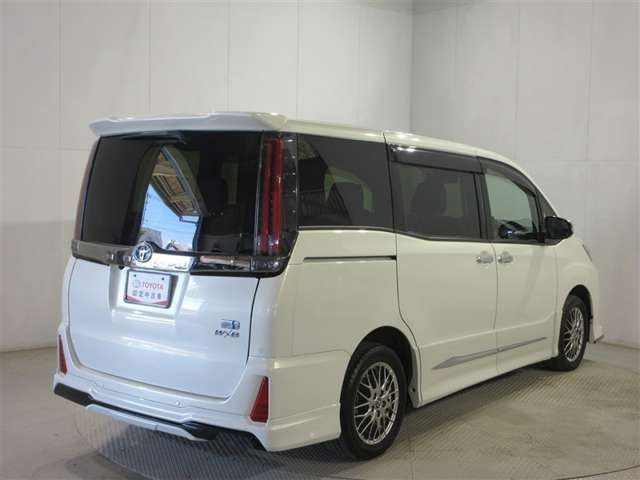 ノア1.8 ハイブリッド Si W×B II