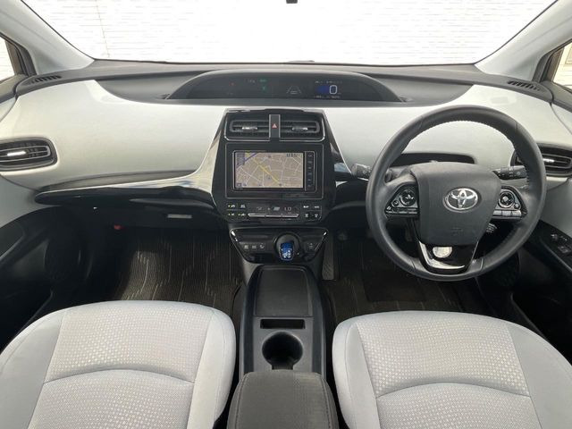 プリウス1.8 S