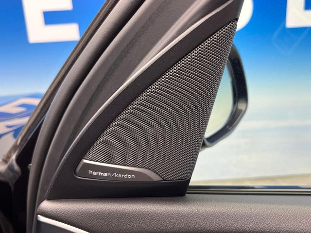 ��harman/kardon�T�E���h�V�X�e��:�I�[�f�B�I��僁�[�J�[����|����v���~�A���X�s�[�J�[�𑕔��B�����̃X�s�[�J�[����A���̗������܂ŕ����鍂�i���ȉ��y�����y���݂��������܂��B