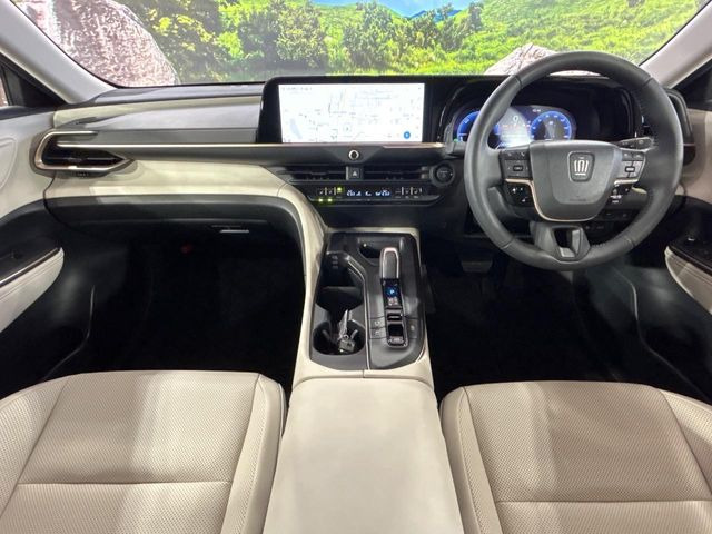 クラウンクロスオーバー2.5 G アドバンスト レザー パッケージ E-Four 4WD