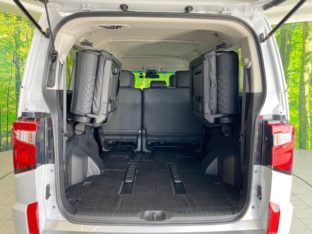 普段のお買い物や通勤、送迎等に十分な荷室スペースを確保しております。セカンドシートを倒すと、大きな荷物の積載も可能です♪
