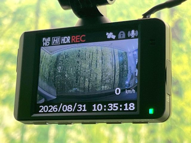 【ドライブレコーダー】ドライブレコーダー装備!走行中はもちろん、あおり運転や事故に遭遇した際、映像で記録し、万一のリスクに備えます。※記録用SDカードはお客様ご自身でご準備いただく必要があります。