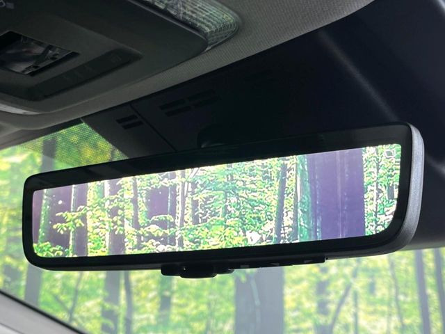 【デジタルインナーミラー】後席の大きな荷物や同乗者で後方が確認しづらい時でも安心!カメラが撮影した車両後方の映像をルームミラー内に表示。クリアな視界で状況の確認が可能です!