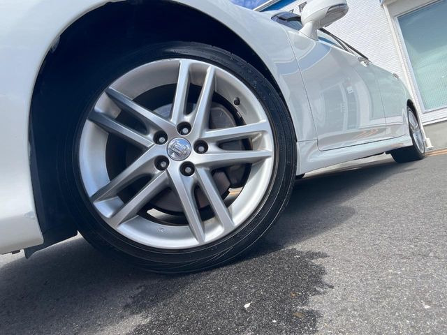 �y����18�C���`�A���~�z�C�[���z�O�ςɃ}�b�`���������A���~�z�C�[���𑕒����Ă���܂��B�e��ЊO�A���~�z�C�[����A�X�^�b�h���X�^�C�����戵�����Ă���܂��B���񂲑��k����������