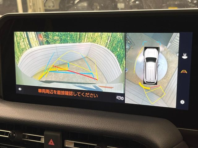 【パノラミックビューモニター】専用のカメラにより、上から見下ろしたような視点で360度クルマの周囲を確認することができます☆死角部分も確認しやすく、狭い場所での切り返しや駐車もスムーズに行えます。