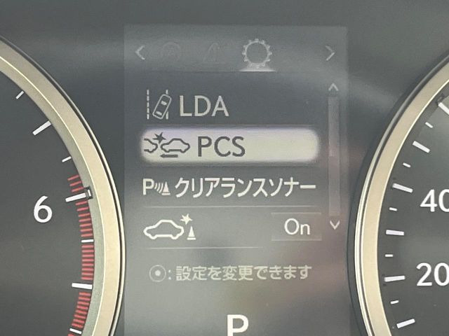 【プリクラッシュセーフティ】前方の車両等を検知し、衝突しそうな時は警報で注意を促し、ブレーキを踏む力をサポート。ブレーキを踏めなかった場合は衝突被害軽減ブレーキが作動、衝突回避をサポートします。