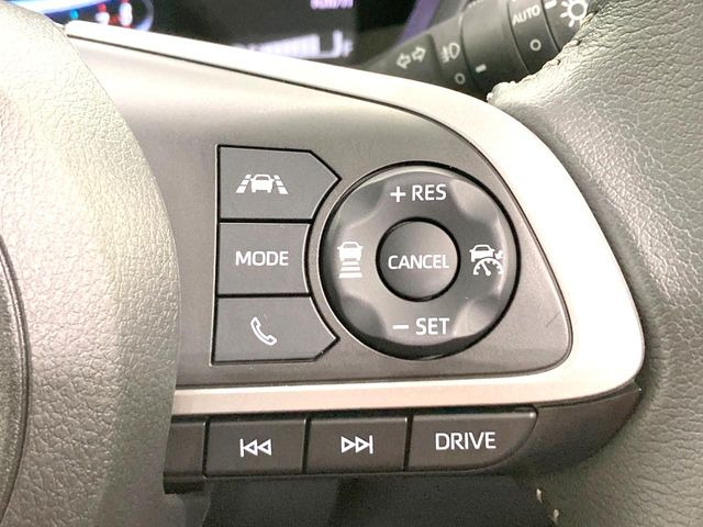 【レーダークルーズコントロール】高速道路での長距離走行が楽に!!自動で速度を保つクルーズコントロールが、衝突軽減システムと連携し、前方の車両を感知して車間を保つように速度調節してくれます!!
