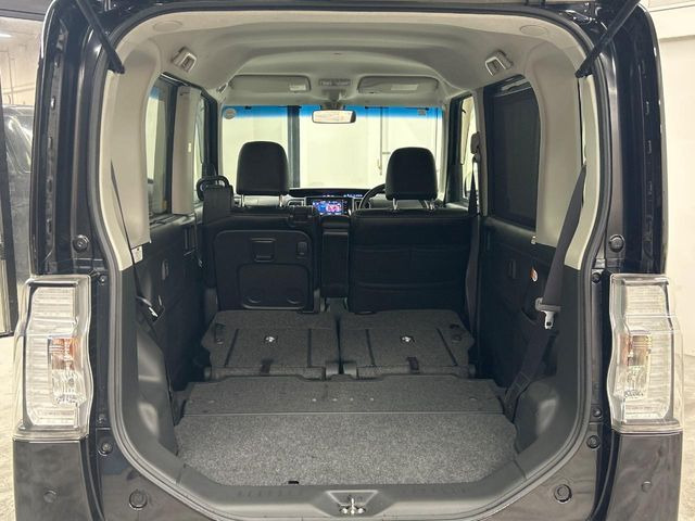 普段のお買い物や通勤、送迎等に十分な荷室スペースを確保しております。セカンドシートを倒すと、大きな荷物の積載も可能です♪