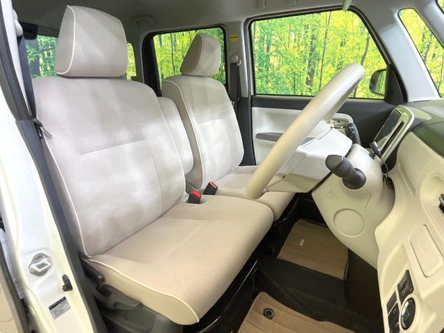 運転席シート廻りは使用感も少なく、良好な状態となっています。丁寧に使われていたことがよくわかりますね。