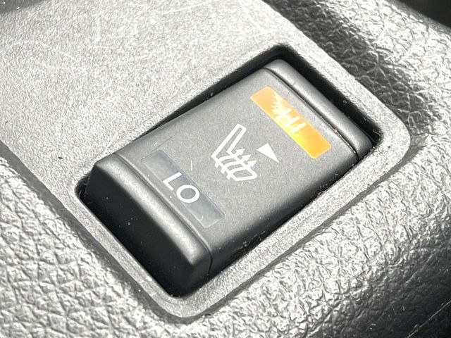 【シートヒーター】寒い日に重宝するシートヒーター!エアコンより早く温まってくれるので寒がりの人も安心ですね♪エアコンの温風は乾燥するから苦手、という方にもをおすすめです。