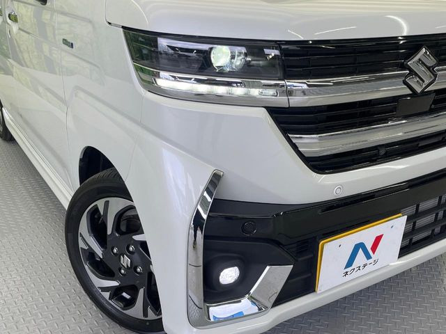 【LEDヘッドライト】悪天候や夜間走行時も良好な視界を確保し安心して運転できる高輝度LEDヘッドライトを装備!点灯速度が早く、消費電力も抑えられています。
