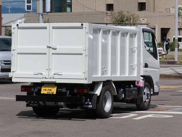 キャンターダンプ