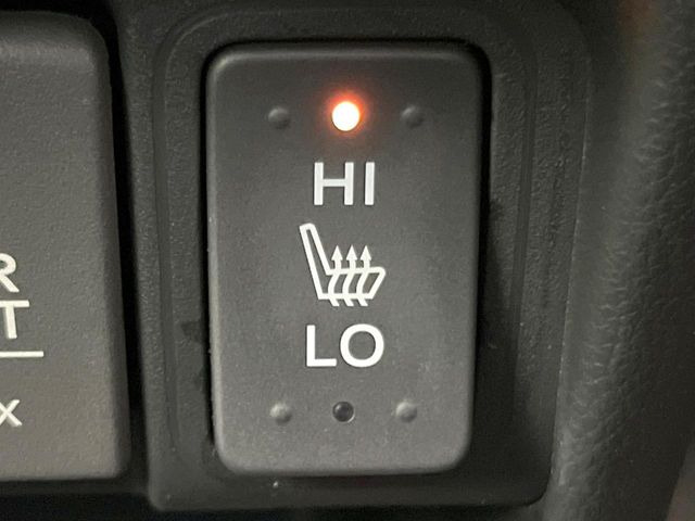 【シートヒーター】寒い日に重宝するシートヒーター!エアコンより早く温まってくれるので寒がりの人も安心ですね♪エアコンの温風は乾燥するから苦手、という方にもをおすすめです。