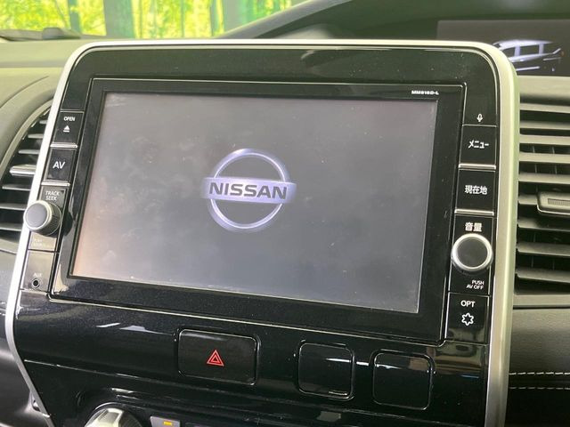 【純正9型ナビ】人気の純正ナビを装備。オーディオ機能も充実しており、Bluetooth接続すればお持ちのスマホやMP3プレイヤーの音楽を再生可能!毎日の運転がさらに楽しくなります!!