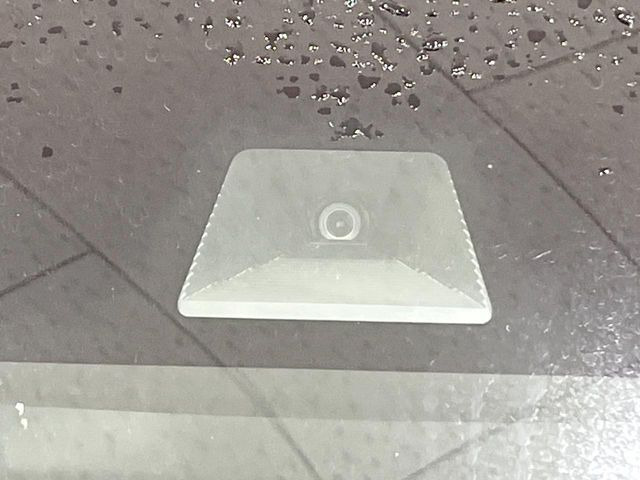 【ホンダセンシング】走行中に前方の車両等を認識し、衝突しそうな時は警報とブレーキで衝突回避と被害軽減をアシスト。より安全にドライブをお楽しみいただけます。