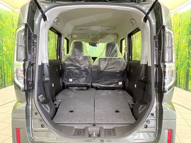 普段のお買い物や通勤、送迎等に十分な荷室スペースを確保しております。セカンドシートを倒すと、大きな荷物の積載も可能です♪