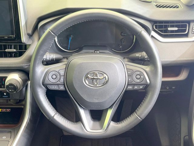 【ステアリングスイッチ】運転中、前方から目線をそらすことなく、オーディオ等の操作が可能な便利機能!安心&快適なドライブを演出してくれます♪