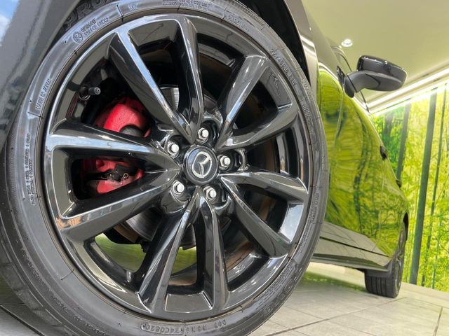 �y����18�C���`�A���~�z�C�[���z�O�ςɃ}�b�`���������A���~�z�C�[���𑕒����Ă���܂��B�e��ЊO�A���~�z�C�[����A�X�^�b�h���X�^�C�����戵�����Ă���܂��B���񂲑��k����������