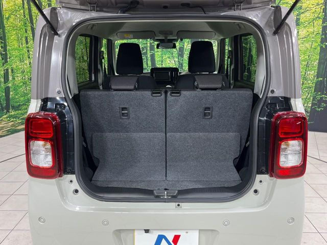 普段のお買い物や通勤、送迎等に十分な荷室スペースを確保しております。セカンドシートを倒すと、大きな荷物の積載も可能です♪