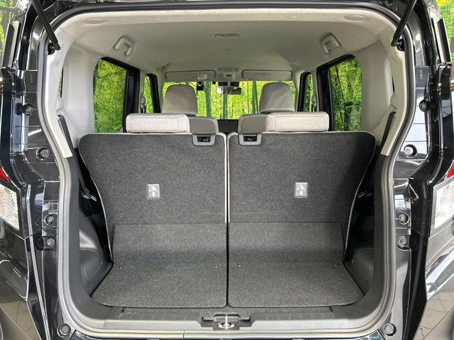 普段のお買い物や通勤、送迎等に十分な荷室スペースを確保しております。セカンドシートを倒すと、大きな荷物の積載も可能です♪