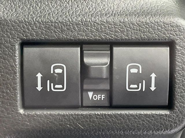 【両側パワースライドドア】スマートキーや運転席のスイッチで後席両側スライドドアの開閉が可能♪電動だから力を入れてドアを開ける必要が無く、小さなお子様でも簡単に開け閉めでき快適です♪