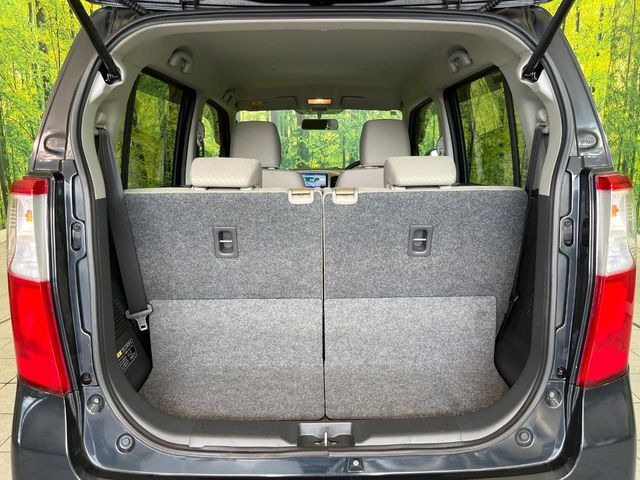 普段のお買い物や通勤、送迎等に十分な荷室スペースを確保しております。セカンドシートを倒すと、大きな荷物の積載も可能です♪