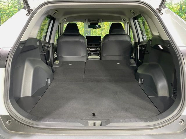 後席を格納すると、これだけの広さが!シーンに合わせたシートアレンジで、大きな荷物も積むことが出来ます♪