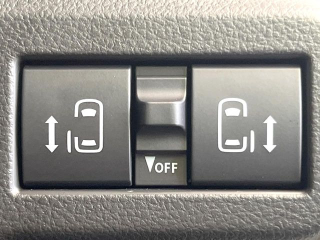 【両側パワースライドドア】スマートキーや運転席のスイッチで後席両側スライドドアの開閉が可能♪電動だから力を入れてドアを開ける必要が無く、小さなお子様でも簡単に開け閉めでき快適です♪