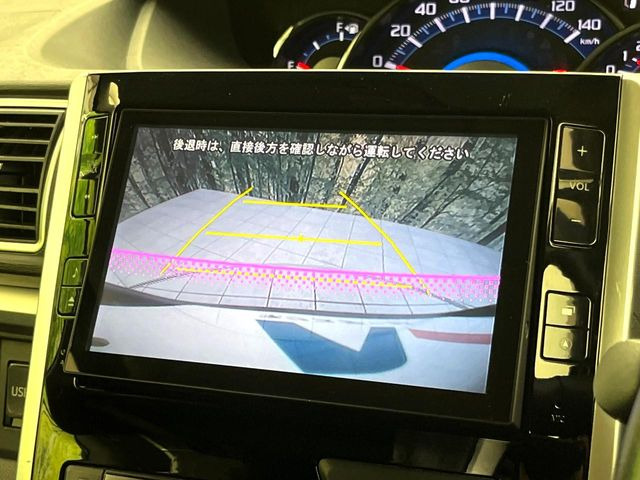 【バックカメラ】駐車時に後方がリアルタイム映像で確認できます。大型商業施設や立体駐車場での駐車時や、夜間のバック時に大活躍!運転スキルに関わらず、今や必須となった装備のひとつです!