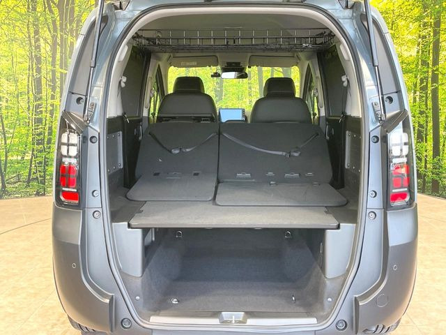 普段のお買い物や通勤、送迎等に十分な荷室スペースを確保しております。セカンドシートを倒すと、大きな荷物の積載も可能です♪