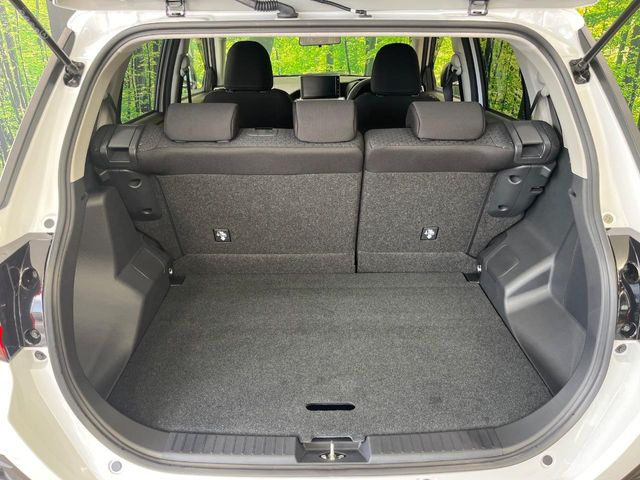 普段のお買い物や通勤、送迎等に十分な荷室スペースを確保しております。セカンドシートを倒すと、大きな荷物の積載も可能です♪